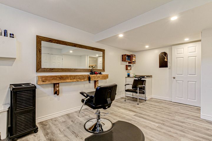 27 at 92 Mill Street West, Otterville