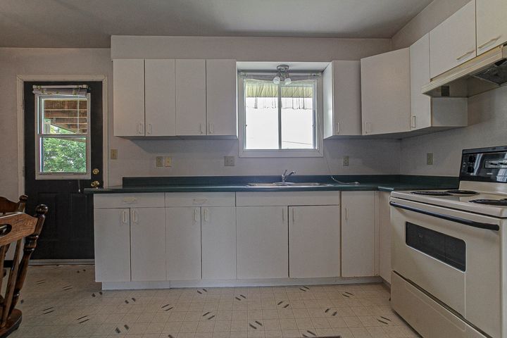 5 at 738 Norfolk County Road 28, Langton