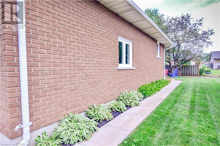 40-glenridge-road-tillsonburg-02 at 40 Glenridge Road, Tillsonburg