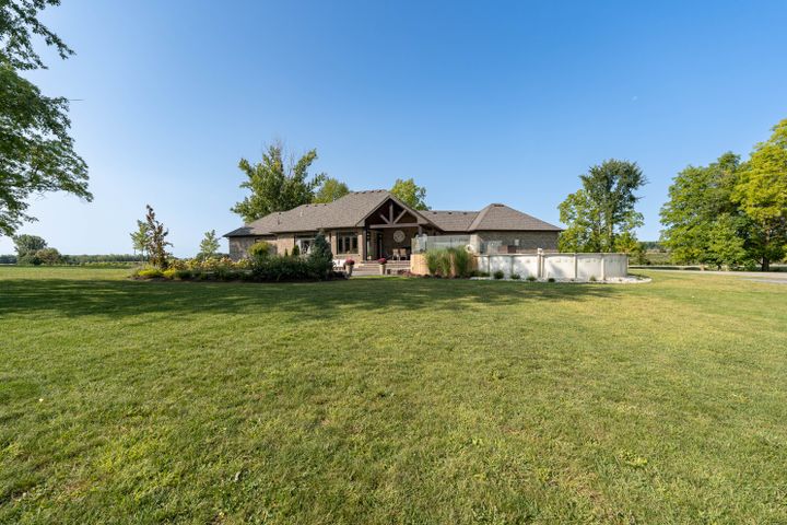 _dsc0735 at 813400 Base Line, Norwich