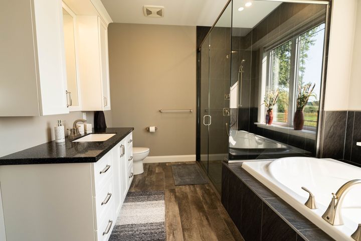 _dsc0918 at 813400 Base Line, Norwich