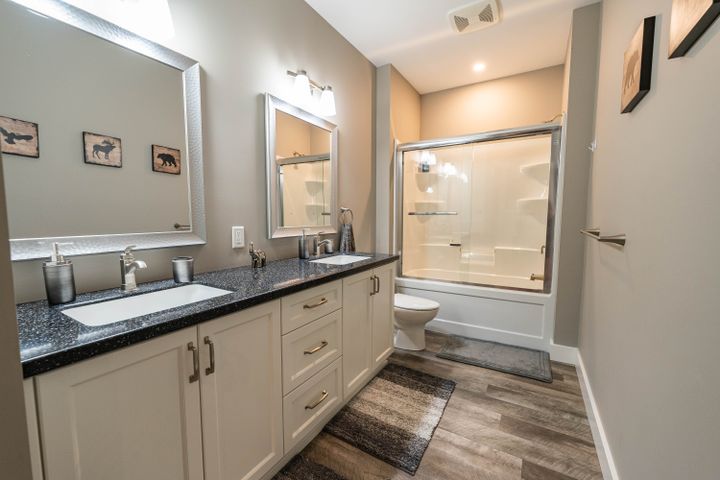 _dsc0960 at 813400 Base Line, Norwich