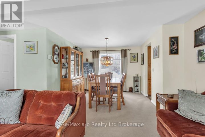 14-jasper-heights-puslinch-morriston-06 at 14 Jasper Heights, Puslinch (Morriston)