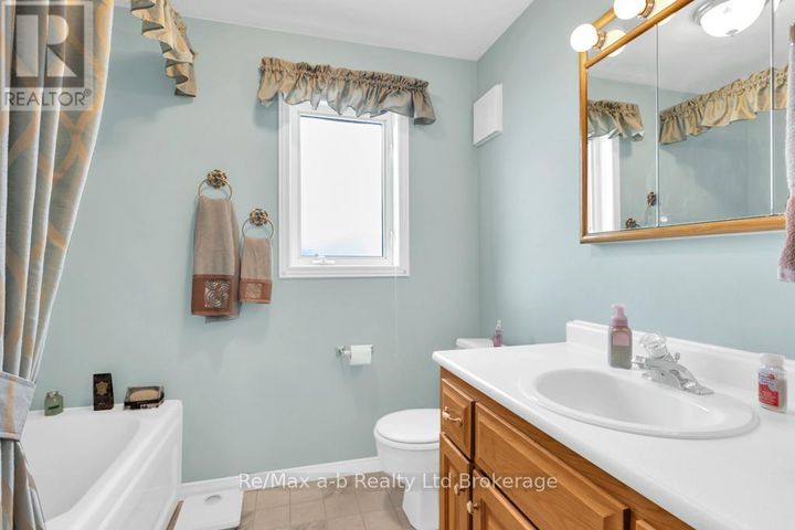 14-jasper-heights-puslinch-morriston-14 at 14 Jasper Heights, Puslinch (Morriston)