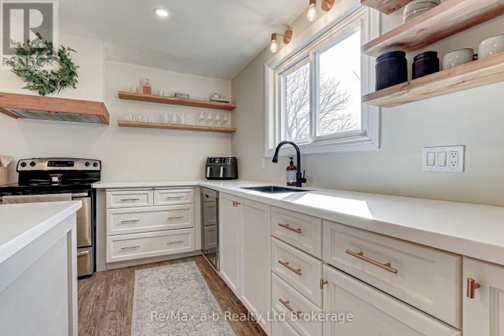 485527-firehall-road-norwich-12 at 485527 Firehall Road, Norwich