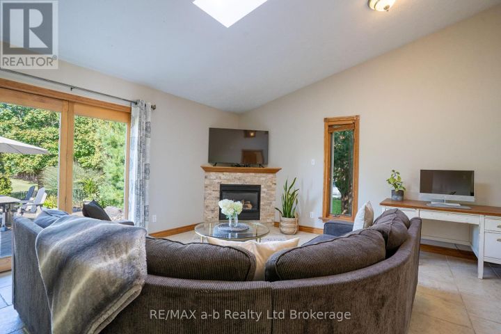 812213-base-line-norwich-hawtrey-17 at 812213 Base Line, Norwich (Hawtrey)