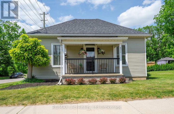 671-henry-street-woodstock-woodstock-south-02 at 671 Henry Street, Woodstock (Woodstock - South)