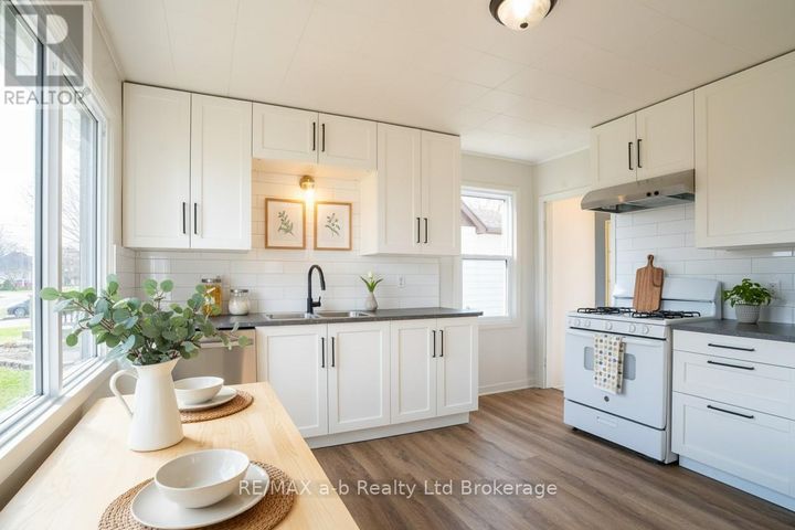 7-ball-street-tillsonburg-tillsonburg-05 at 7 Ball Street, Tillsonburg