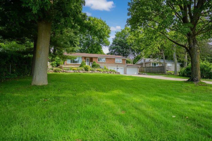 2 at 88 N Street W, Tillsonburg