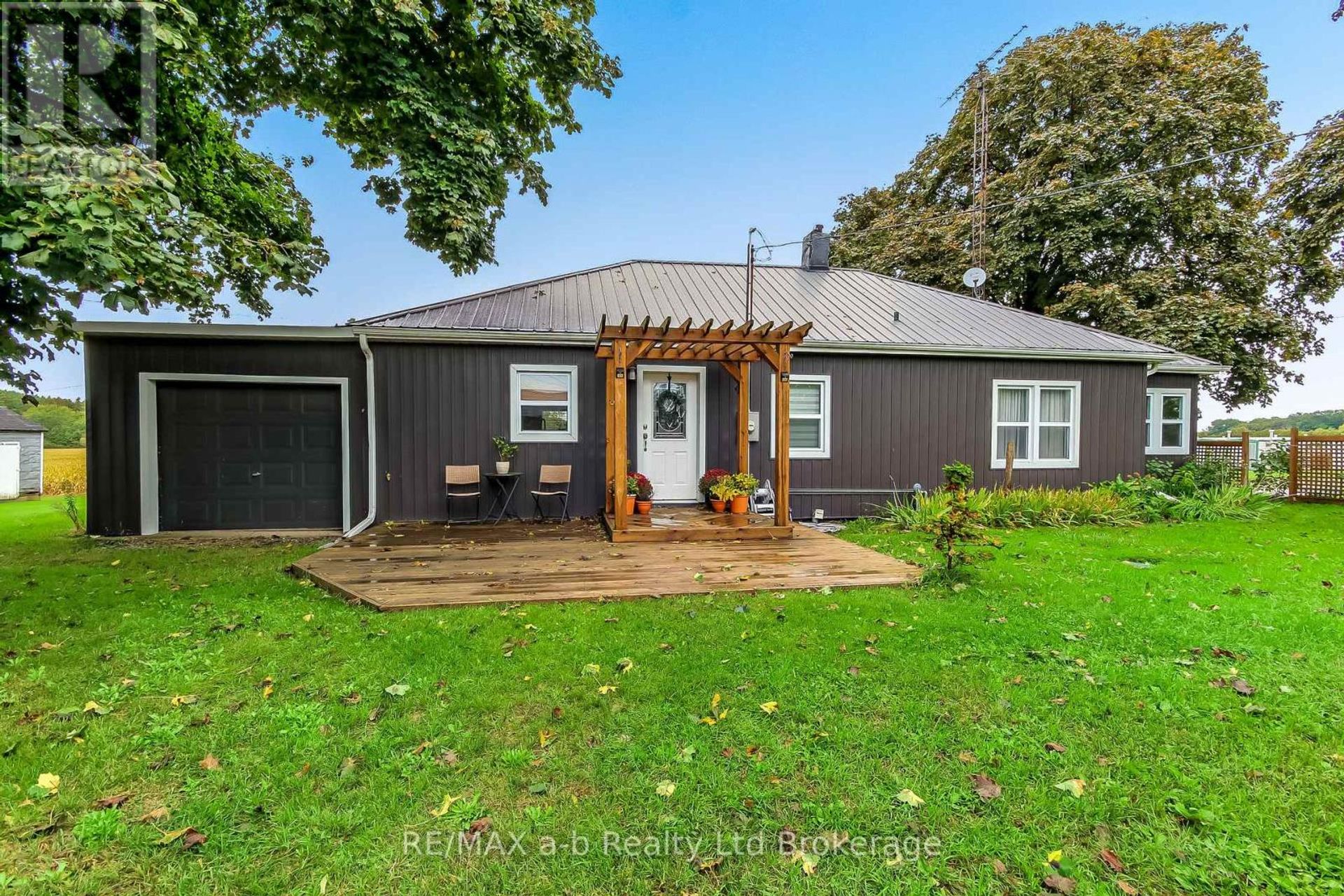 2237 Pinegrove Road, Pine Grove, Norfolk County 
