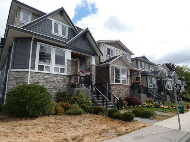 p1000842 at 1426 Finlay Street, South Surrey White Rock