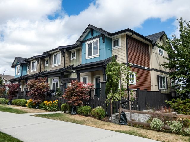 p1000912 at 20409 82nd Avenue, Langley