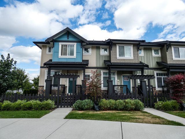 p1000917 at 20409 82nd Avenue, Langley