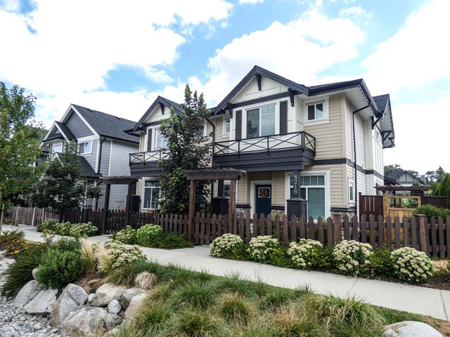 p1000920 at 20409 82nd Avenue, Langley