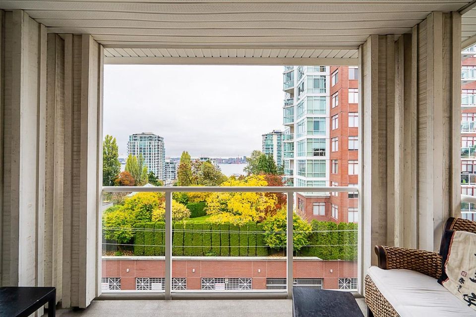 155-e-3rd-street-lower-lonsdale-north-vancouver-09 at 404 - 155 E 3rd Street, Lower Lonsdale, North Vancouver