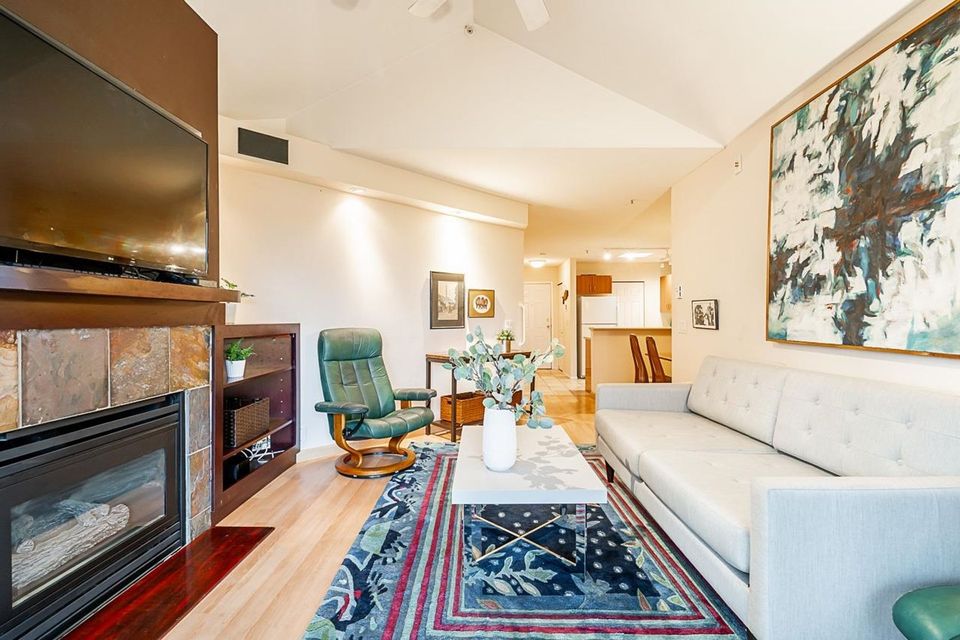 155-e-3rd-street-lower-lonsdale-north-vancouver-15 at 404 - 155 E 3rd Street, Lower Lonsdale, North Vancouver