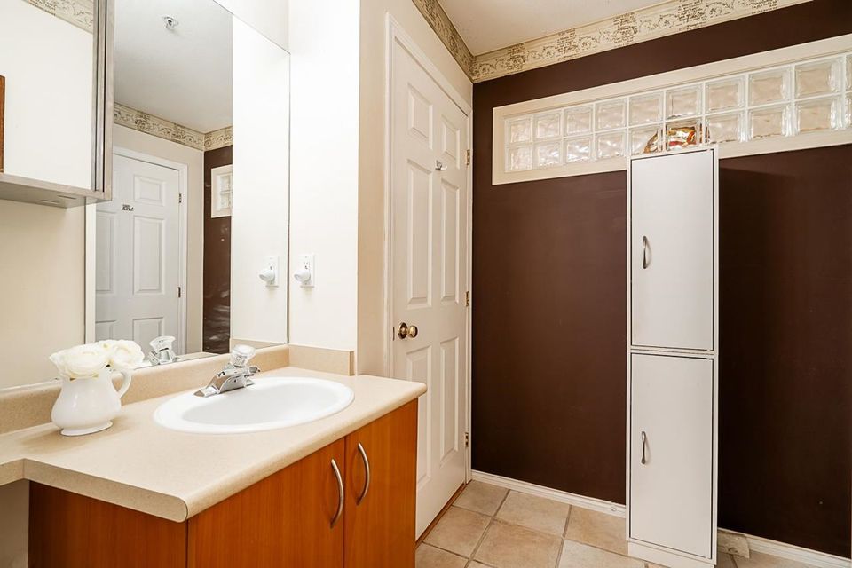 155-e-3rd-street-lower-lonsdale-north-vancouver-17 at 404 - 155 E 3rd Street, Lower Lonsdale, North Vancouver