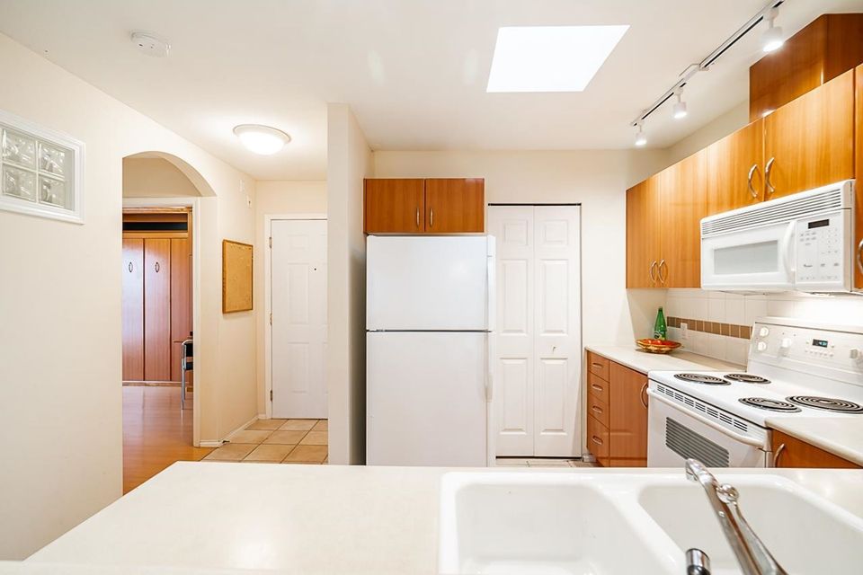 155-e-3rd-street-lower-lonsdale-north-vancouver-21 at 404 - 155 E 3rd Street, Lower Lonsdale, North Vancouver