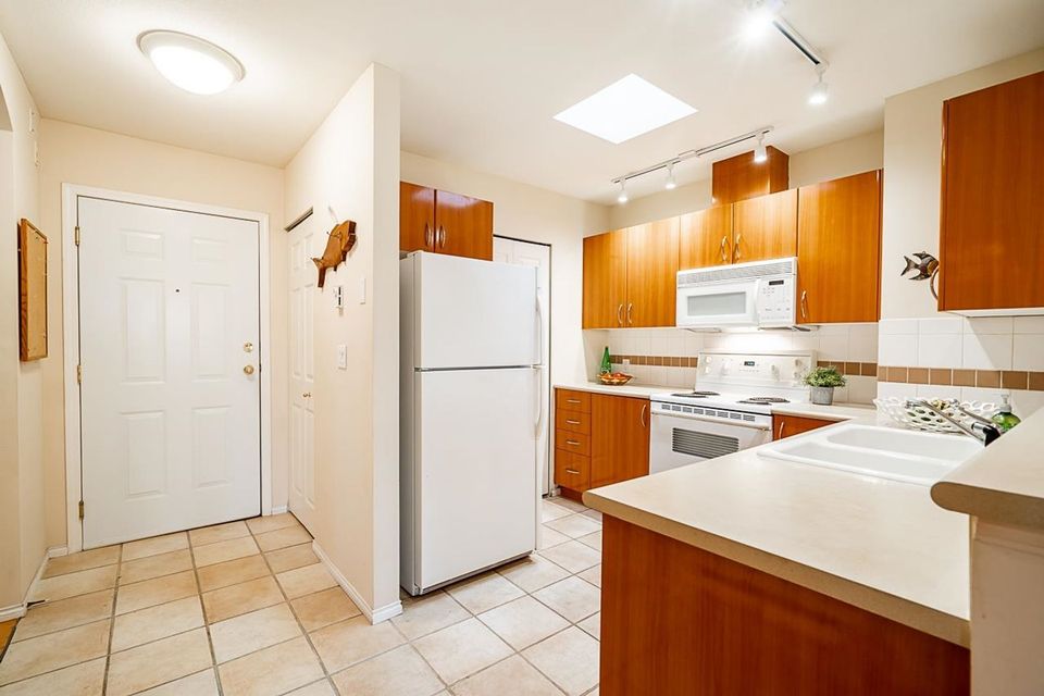 155-e-3rd-street-lower-lonsdale-north-vancouver-23 at 404 - 155 E 3rd Street, Lower Lonsdale, North Vancouver