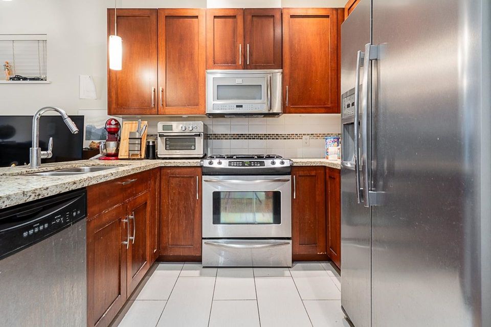 116-w-23rd-street-central-lonsdale-north-vancouver-16 at 107 - 116 W 23rd Street, Central Lonsdale, North Vancouver