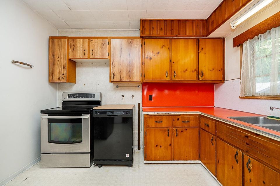 2212-old-dollarton-road-seymour-nv-north-vancouver-14 at 2212 Old Dollarton Road, Seymour NV, North Vancouver