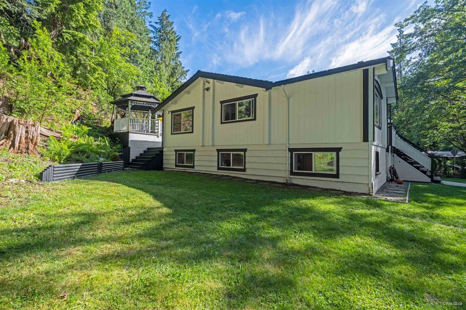 3870-emerald-drive-edgemont-north-vancouver-03 at 3870 Emerald Drive, Edgemont, North Vancouver