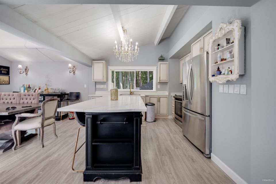 3870-emerald-drive-edgemont-north-vancouver-10 at 3870 Emerald Drive, Edgemont, North Vancouver