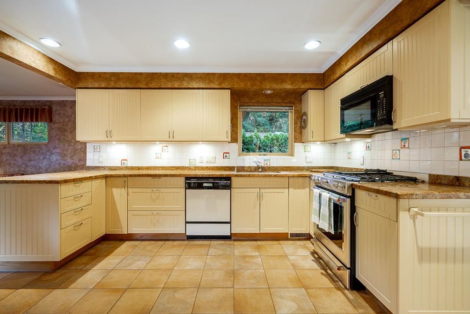 4695-mapleridge-drive-canyon-heights-nv-north-vancouver-15 at 4695 Mapleridge Drive, Canyon Heights NV, North Vancouver