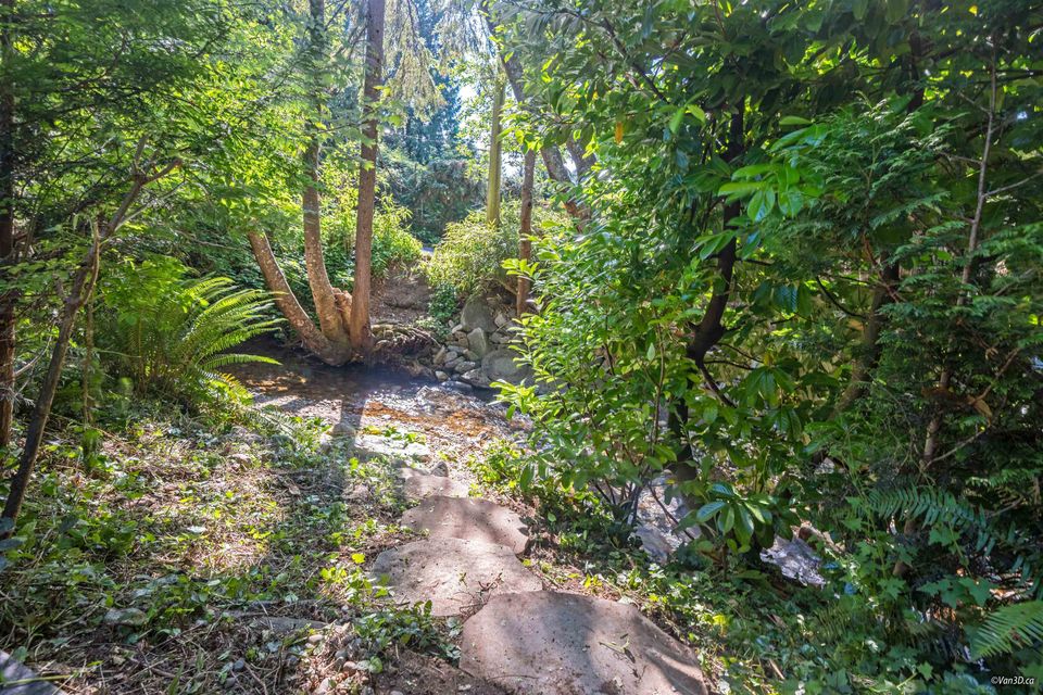 3870-emerald-drive-edgemont-north-vancouver-04 at 3870 Emerald Drive, Edgemont, North Vancouver