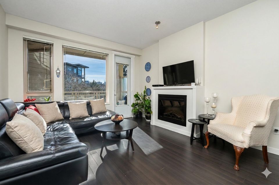 159-w-22nd-street-central-lonsdale-north-vancouver-04 at 311 - 159 W 22nd Street, Central Lonsdale, North Vancouver