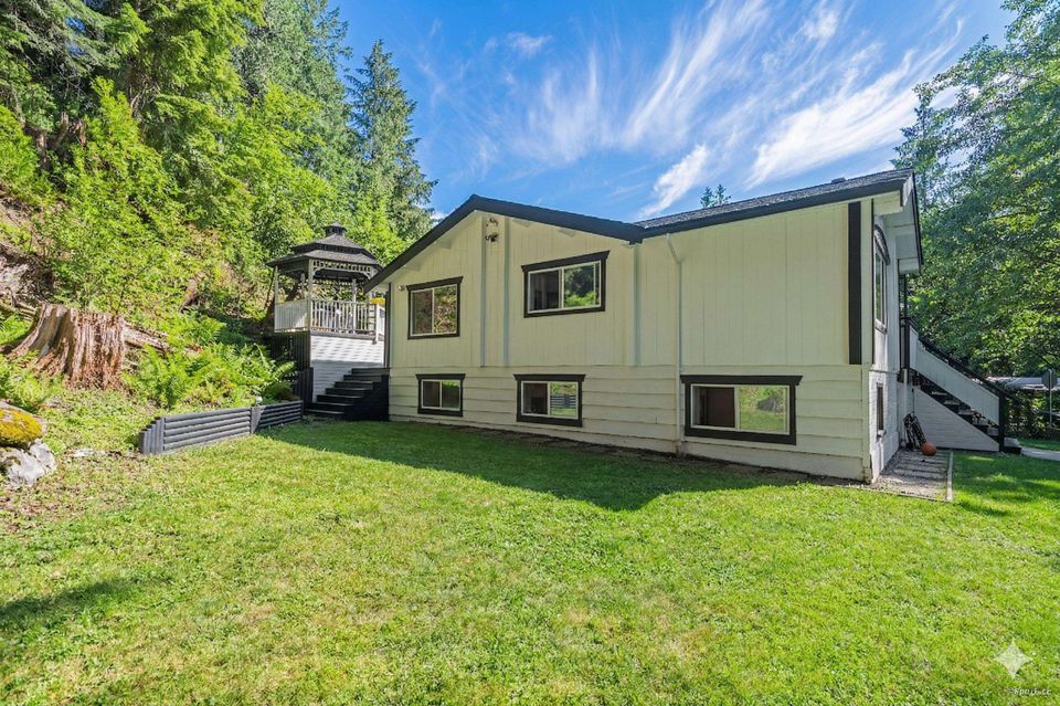 3870-emerald-drive-edgemont-north-vancouver-13 at 3870 Emerald Drive, Edgemont, North Vancouver