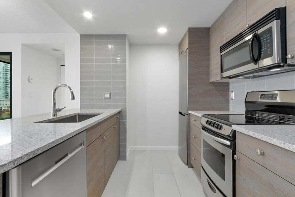 1331-w-georgia-street-coal-harbour-vancouver-west-03 at 802 - 1331 W Georgia Street, Coal Harbour, Vancouver West