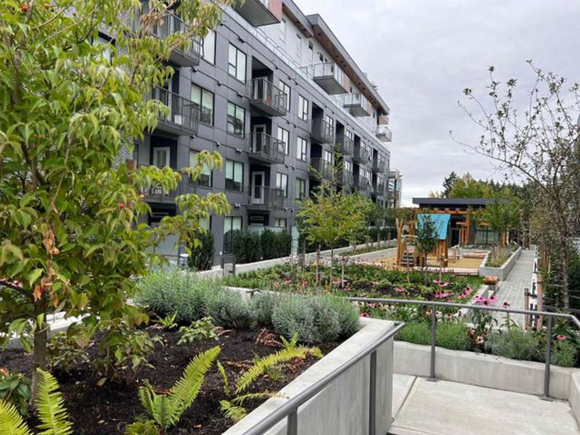 r2817833_1-640x480 at 416 - 645 Como Lake Avenue