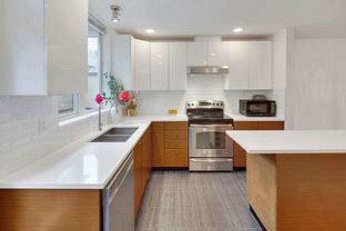 photo_server-2php at 33 - 728 14th Street