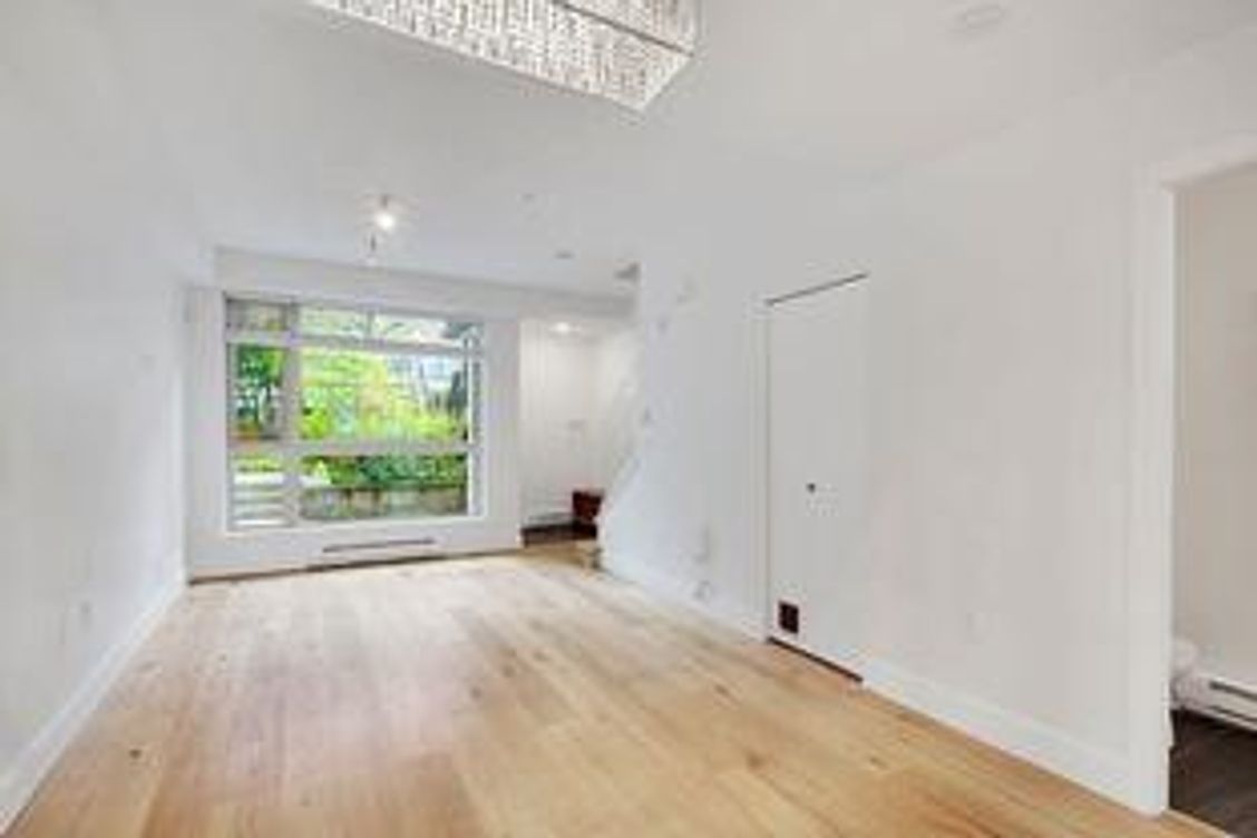 photo_server-4php at 33 - 728 14th Street