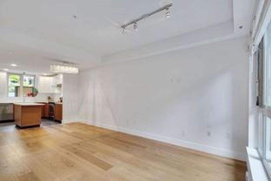 photo_server-5php at 33 - 728 14th Street