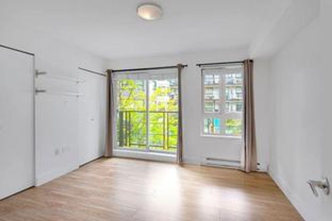 photo_server-7php at 33 - 728 14th Street