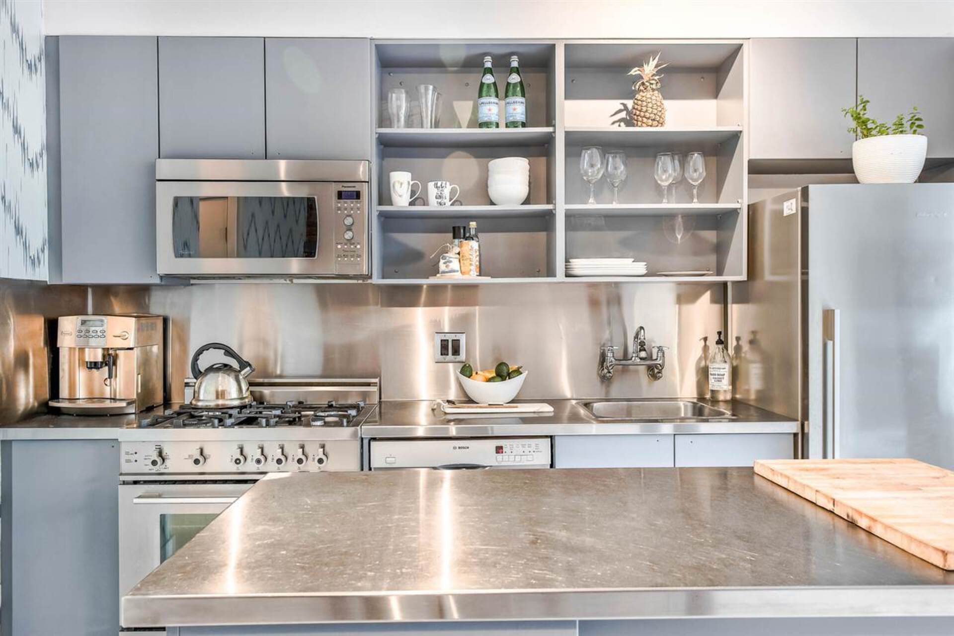 1072-hamilton-street-yaletown-vancouver-west-05