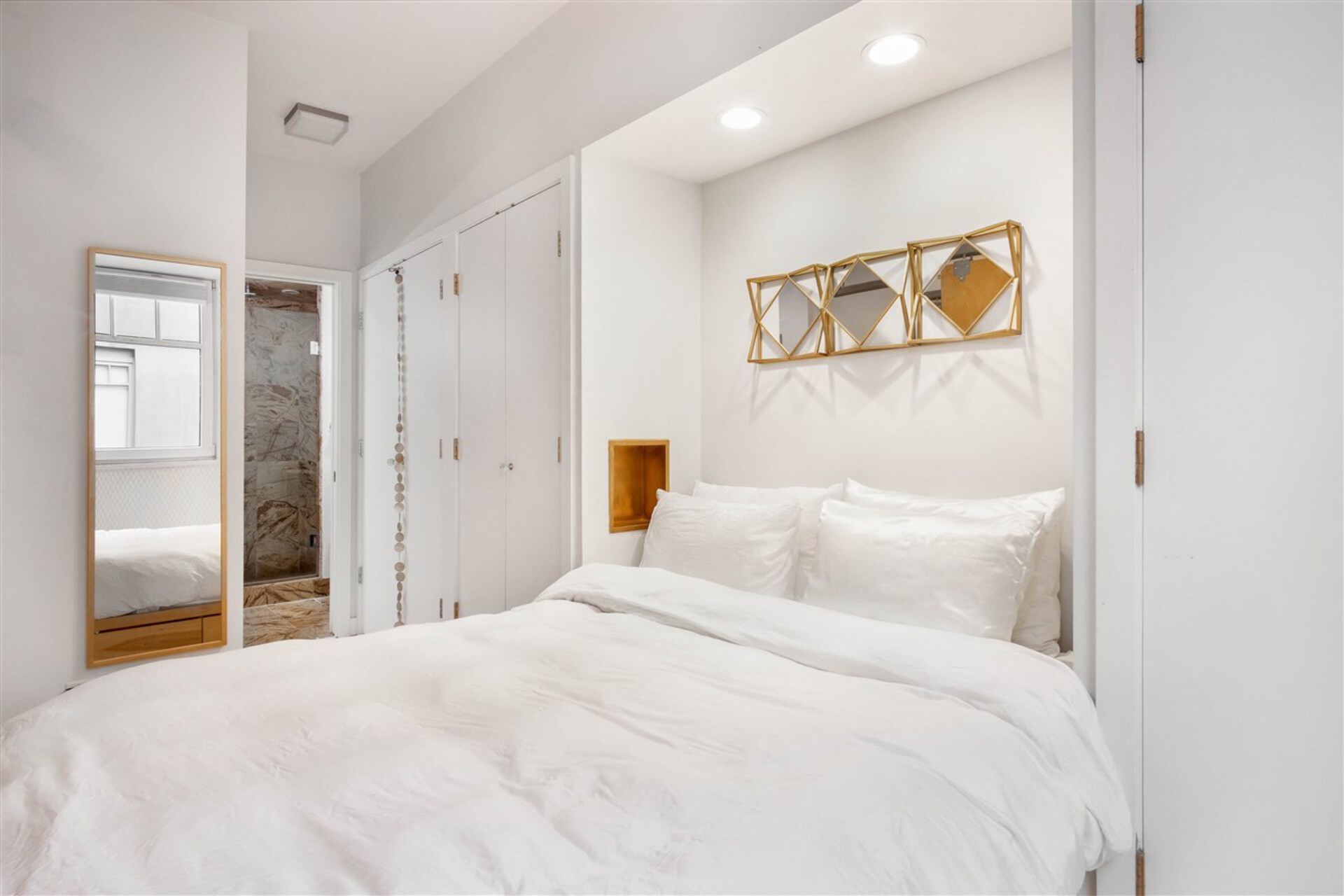 1072-hamilton-street-yaletown-vancouver-west-09