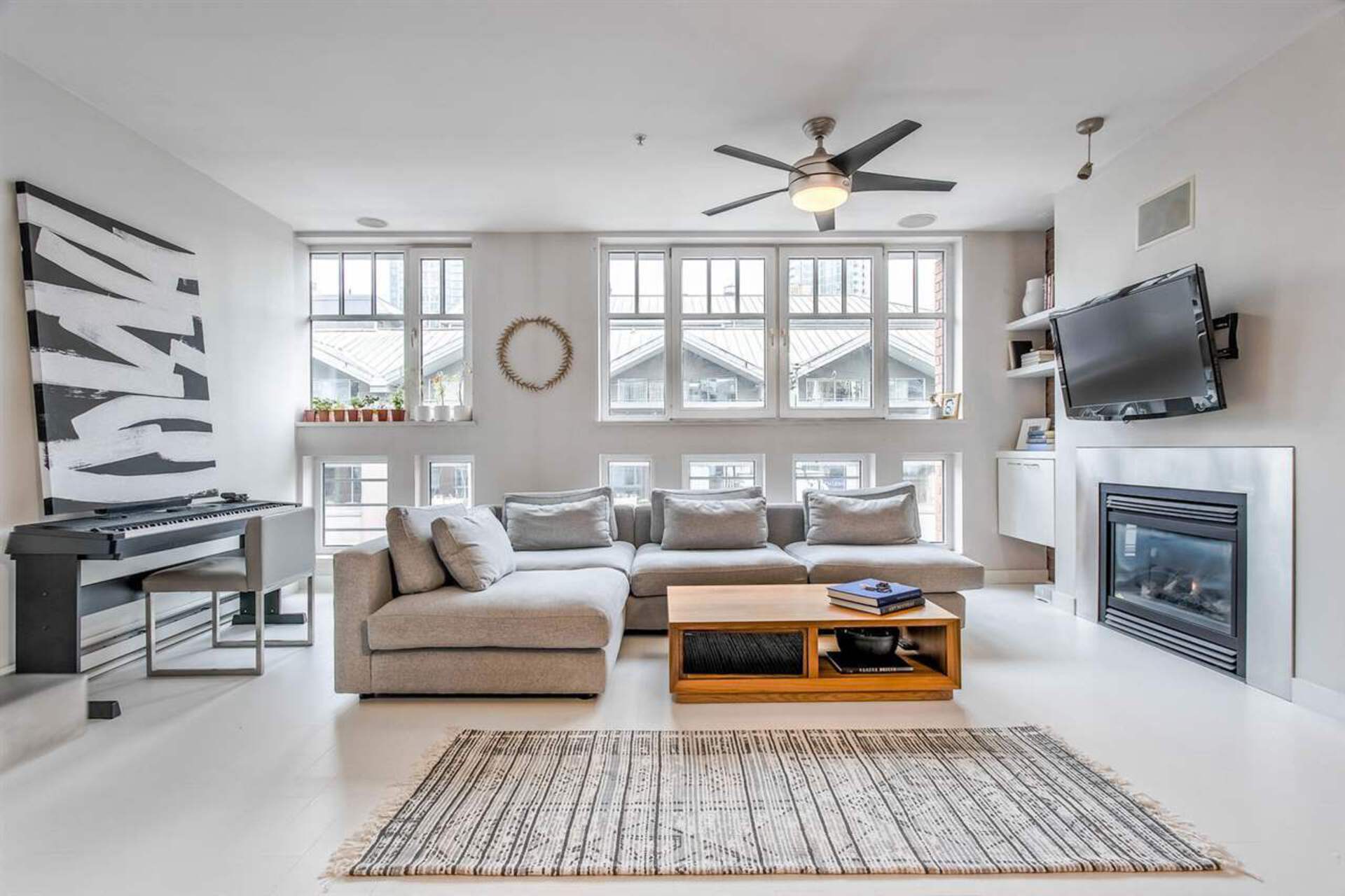 1072-hamilton-street-yaletown-vancouver-west-10