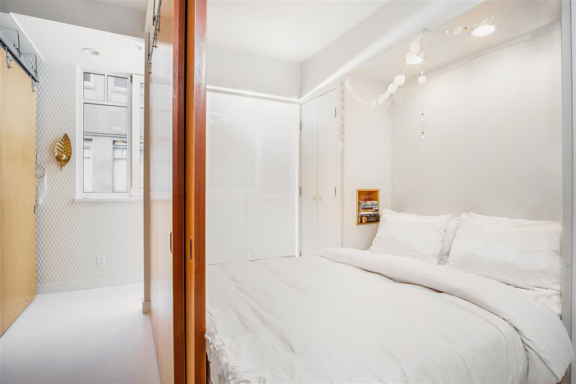 1072-hamilton-street-yaletown-vancouver-west-12