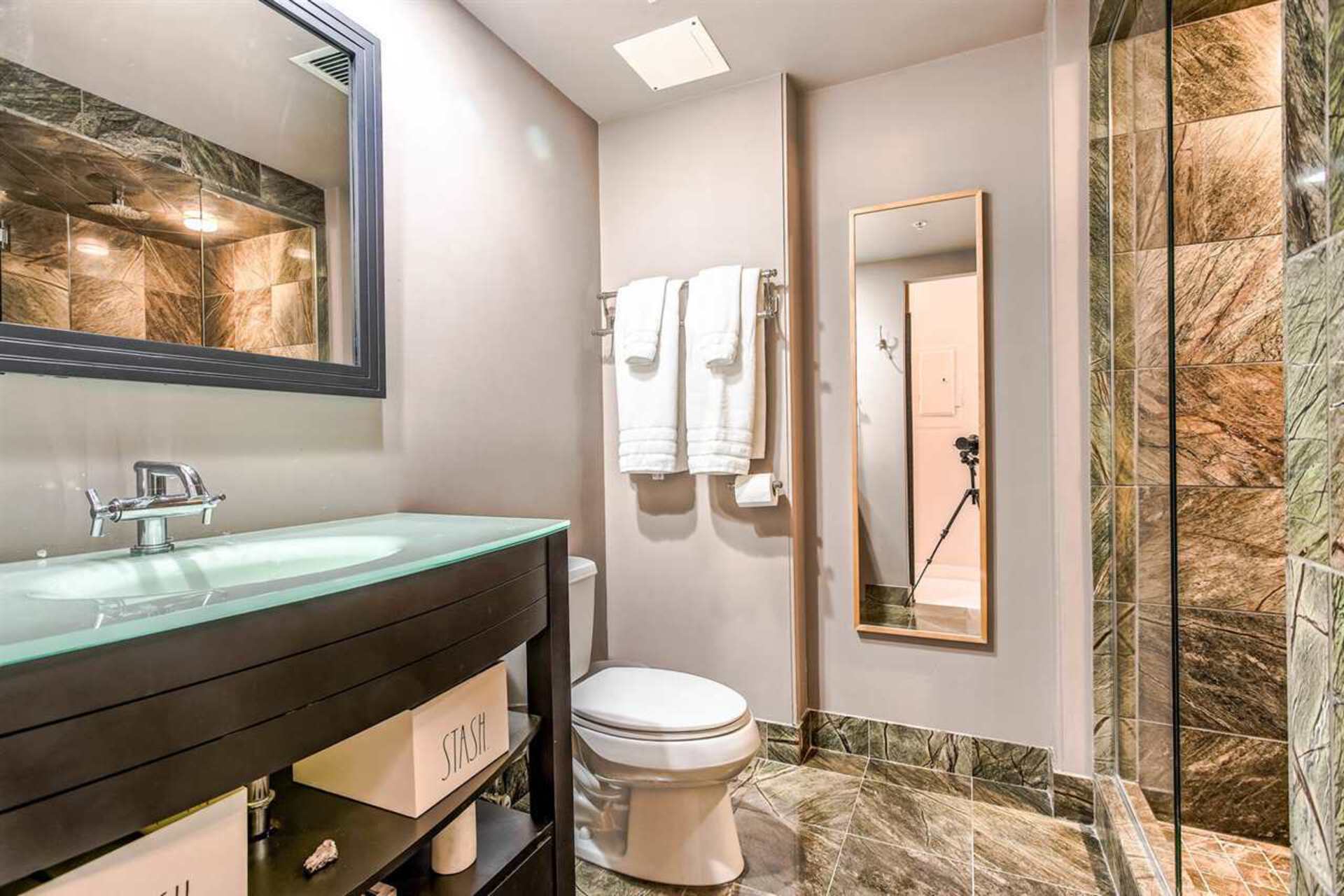 1072-hamilton-street-yaletown-vancouver-west-17