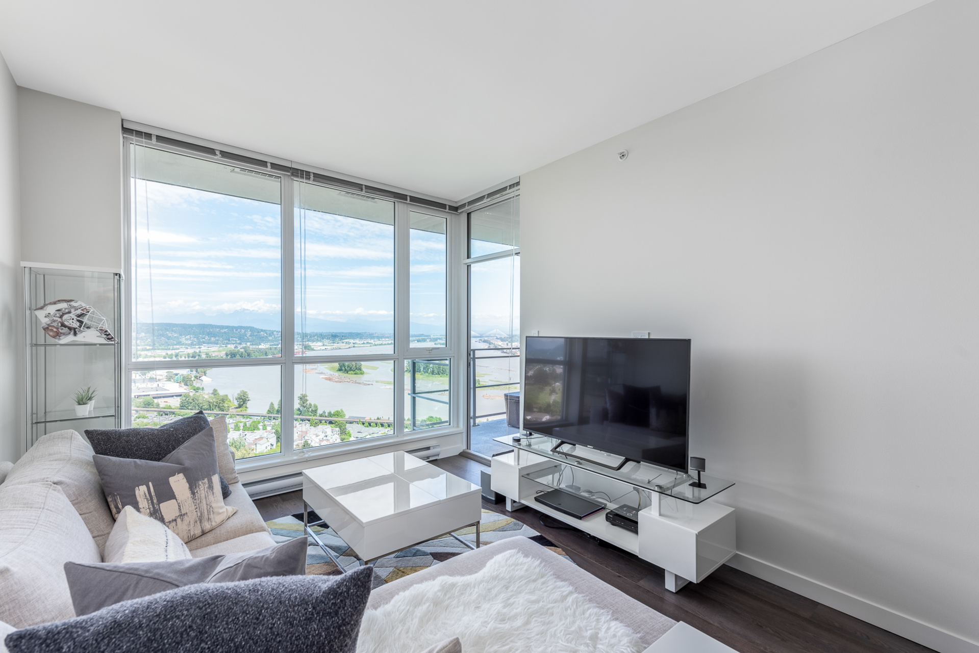 2509-271-francis-way-new-westminster-360hometours-05s