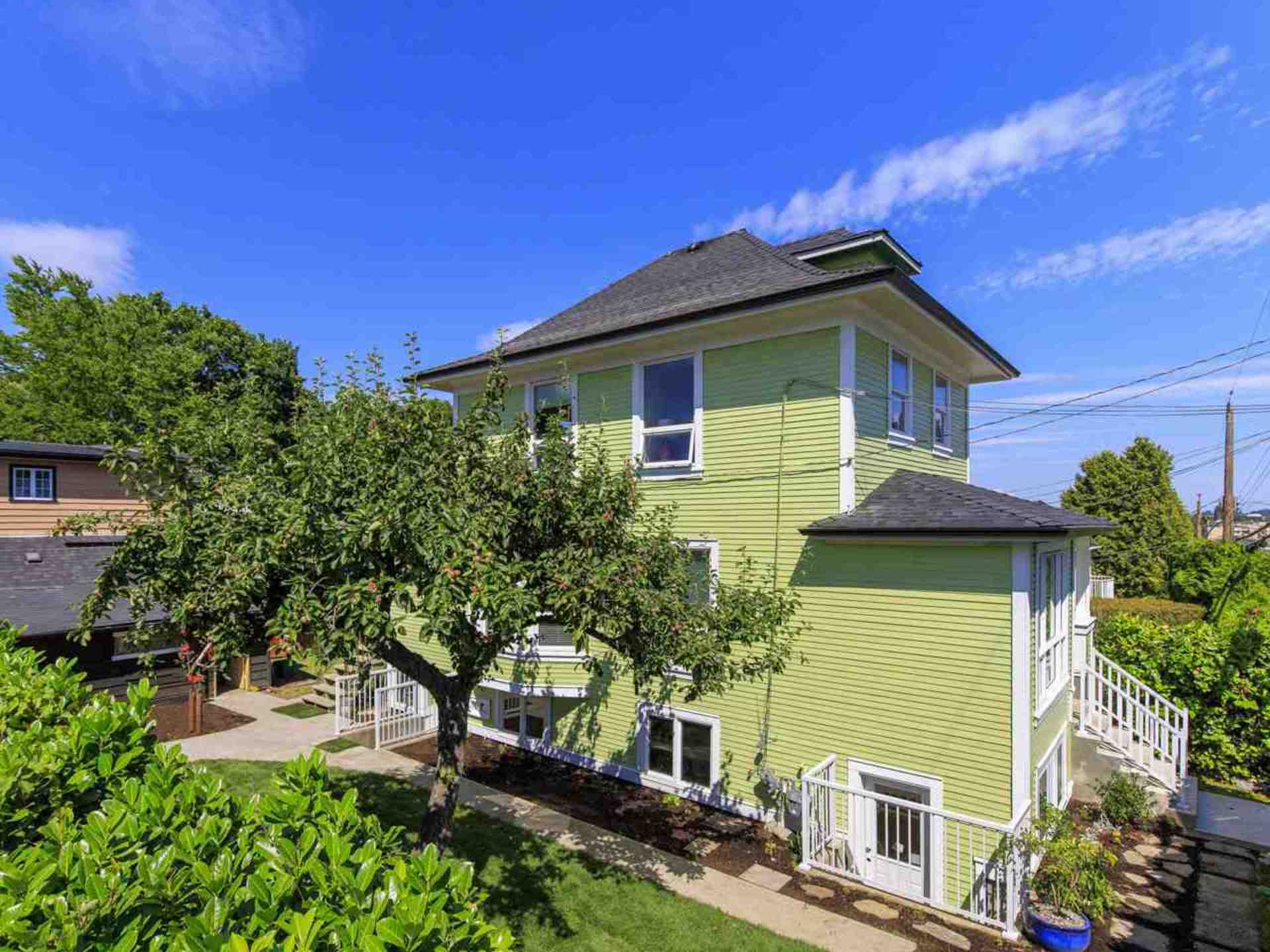 303-e-king-edward-avenue-main-vancouver-east-03