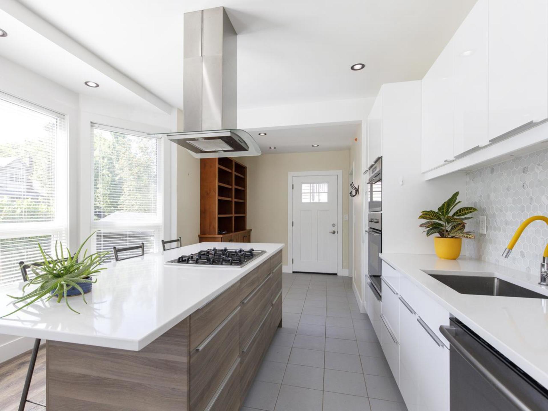 303-e-king-edward-avenue-main-vancouver-east-12