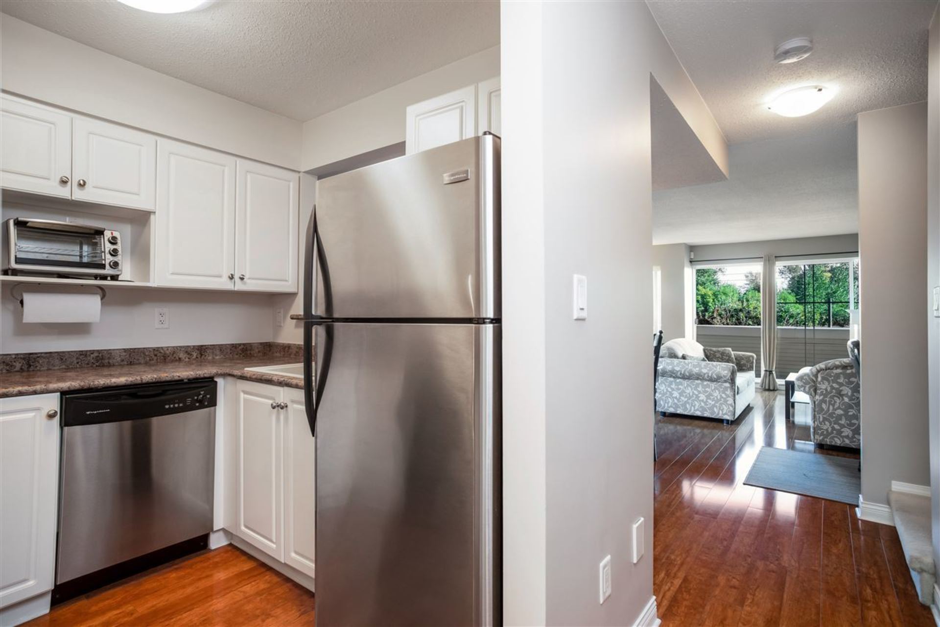 1383-brunette-avenue-maillardville-coquitlam-08