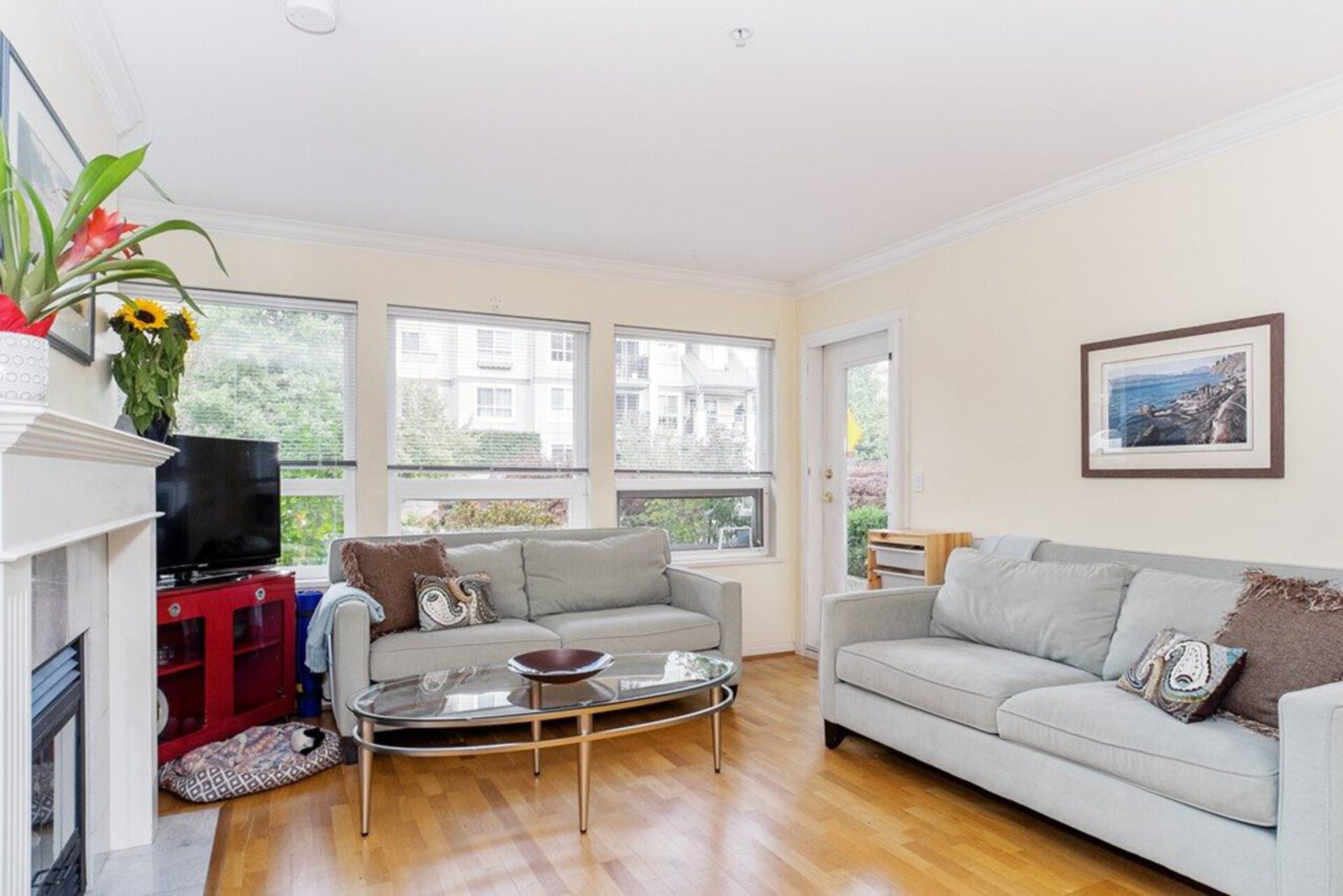 1145-e-29th-street-lynn-valley-north-vancouver-03