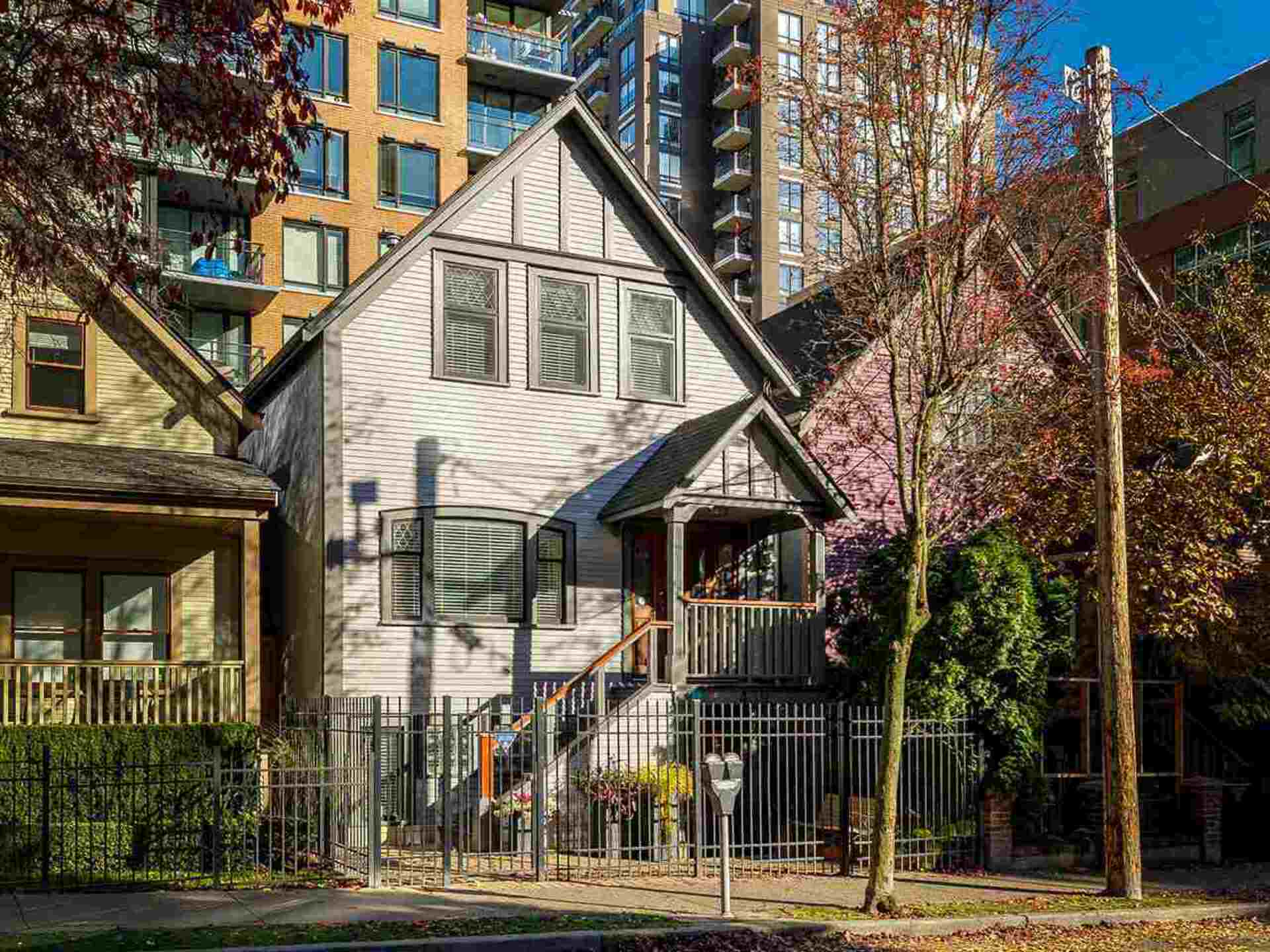 439-helmcken-street-yaletown-vancouver-west-01