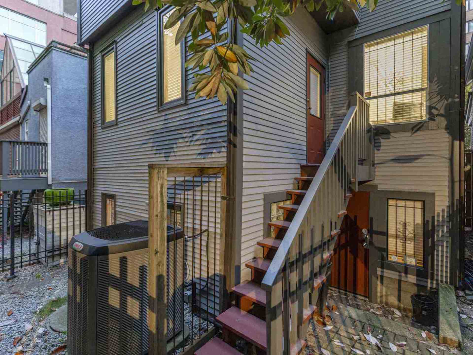 439-helmcken-street-yaletown-vancouver-west-30