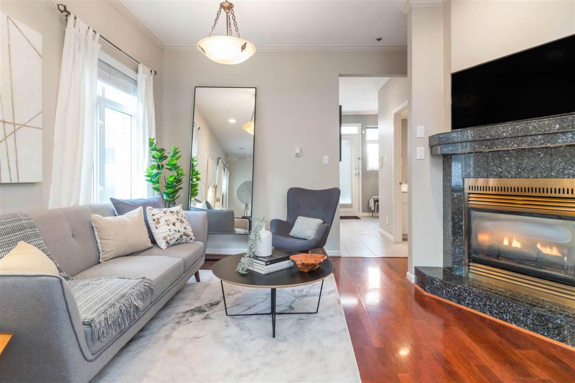 2568-w-5th-avenue-kitsilano-vancouver-west-03